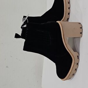 Gianni Bini Winney Lug Sole Black Suede, Excellent Size 7 NWT